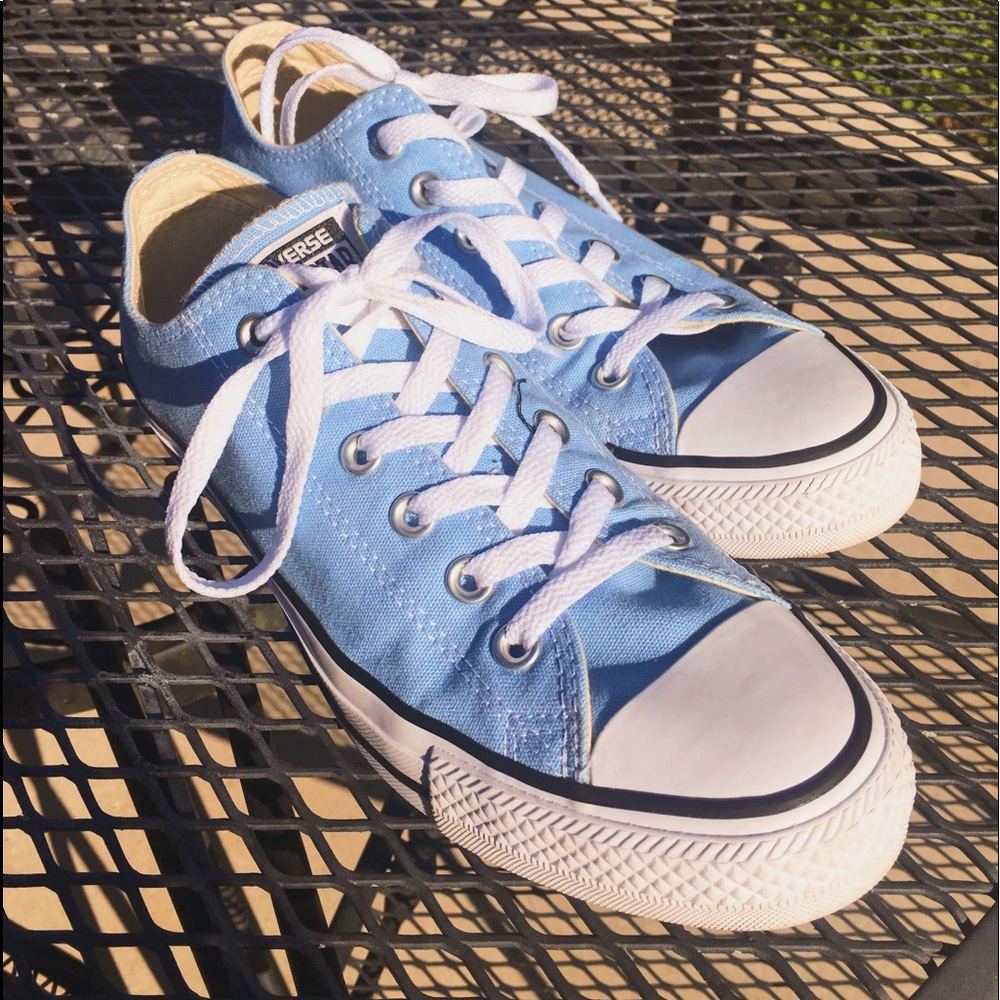 Women’s blue converse!!!